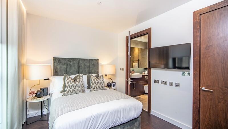 4 Thornes House, 6-8 Charles Clowes Walk, London